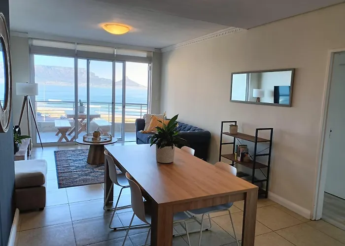 Beautiful 2 Bedroom Apartment With Ocean Views, Bloubergstrand