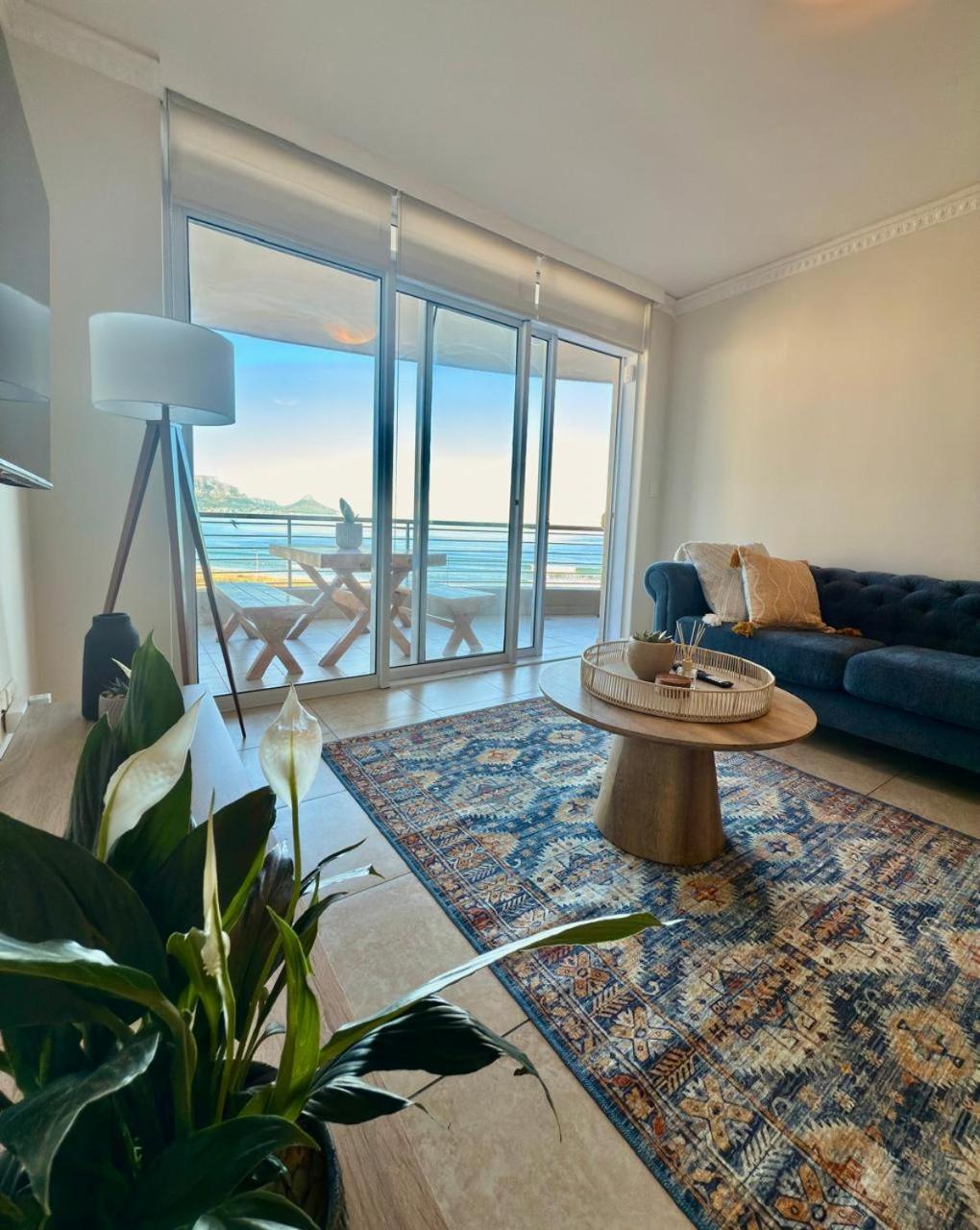 Appartement Beautiful 2 Bedroom With Ocean Views, Bloubergstrand