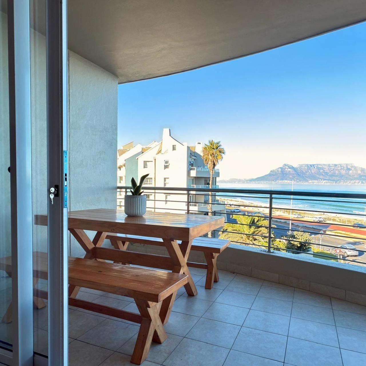 Appartement Beautiful 2 Bedroom With Ocean Views, Bloubergstrand *