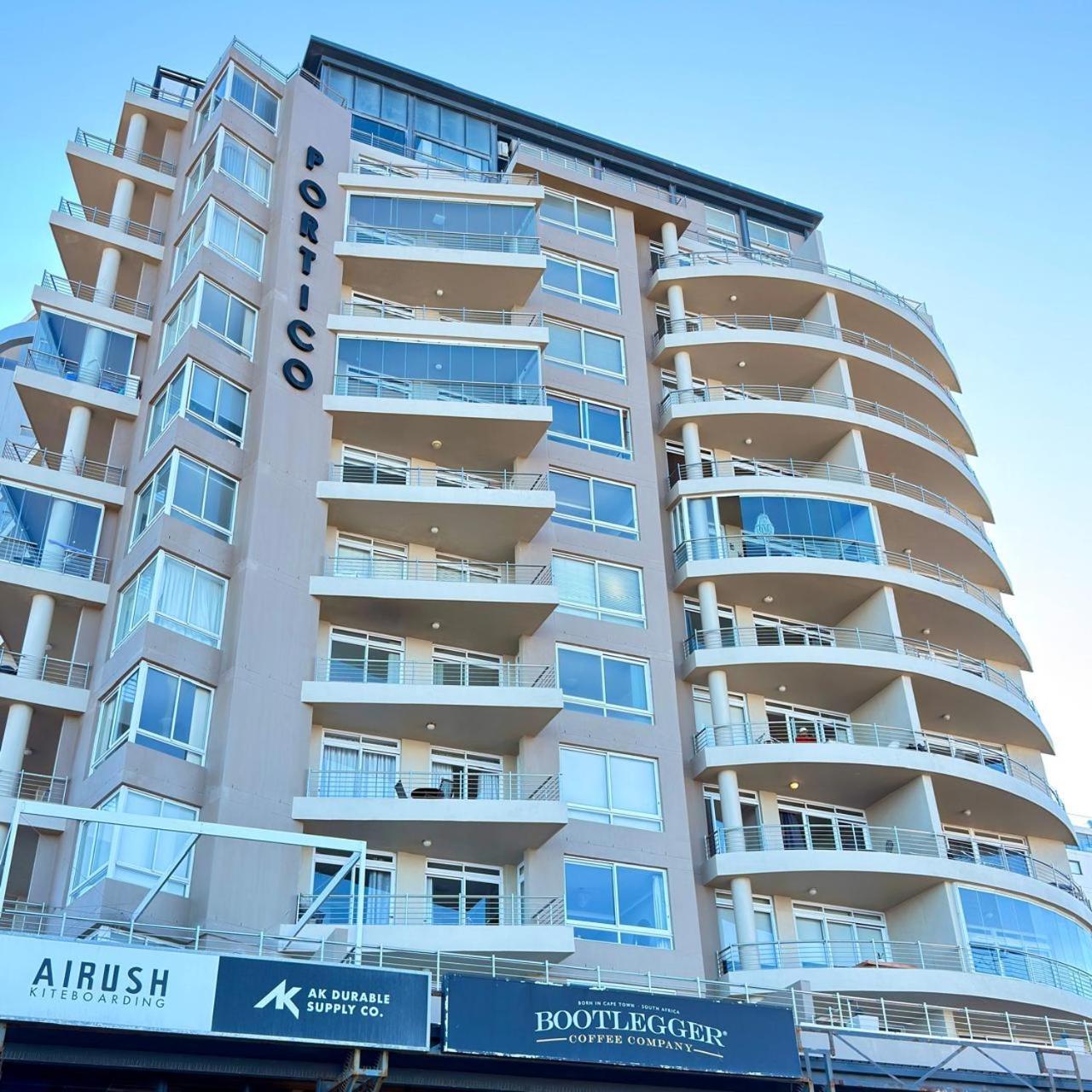 Beautiful 2 Bedroom With Ocean Views, Bloubergstrand * Kaapstad
