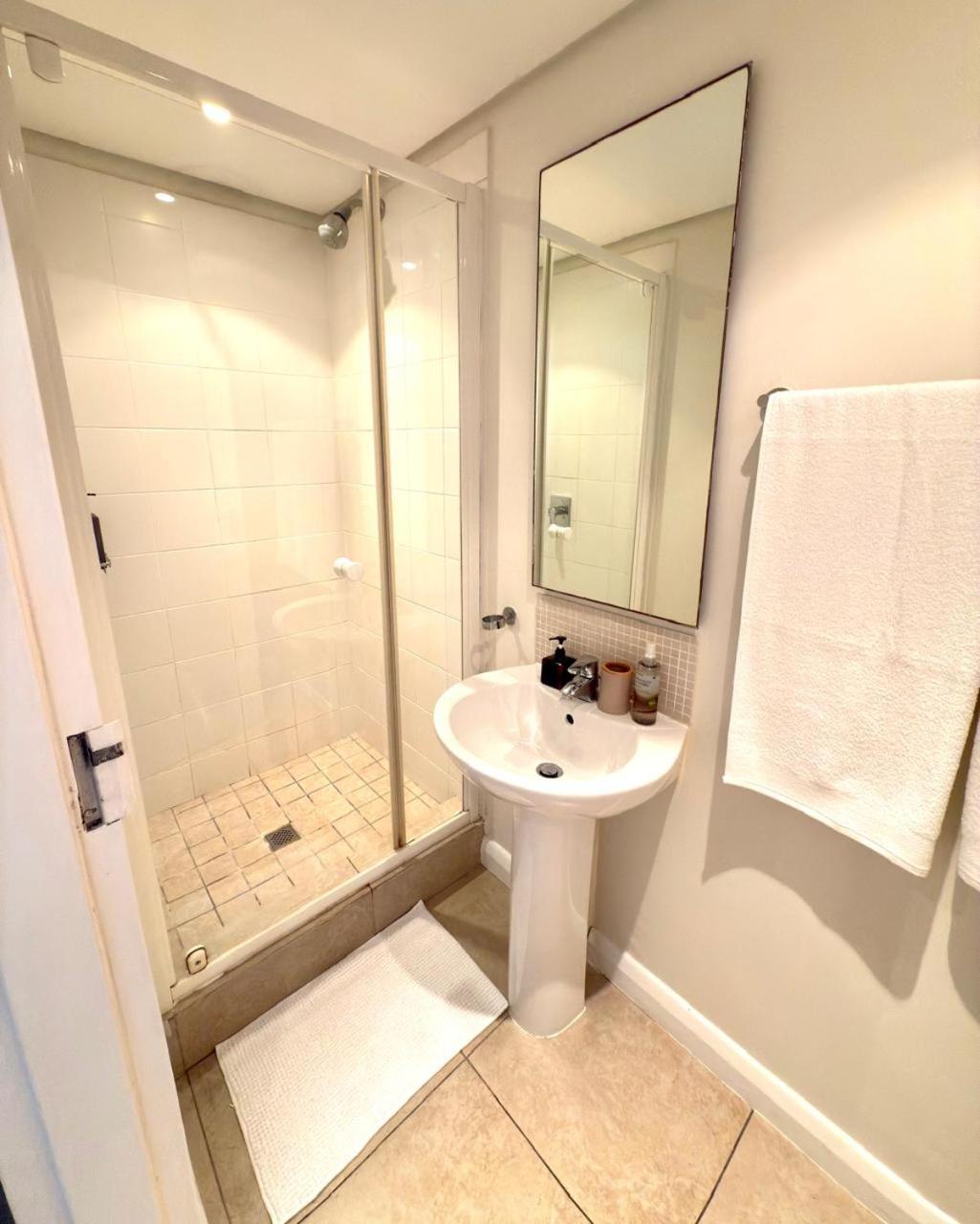 Beautiful 2 Bedroom With Ocean Views, Bloubergstrand *