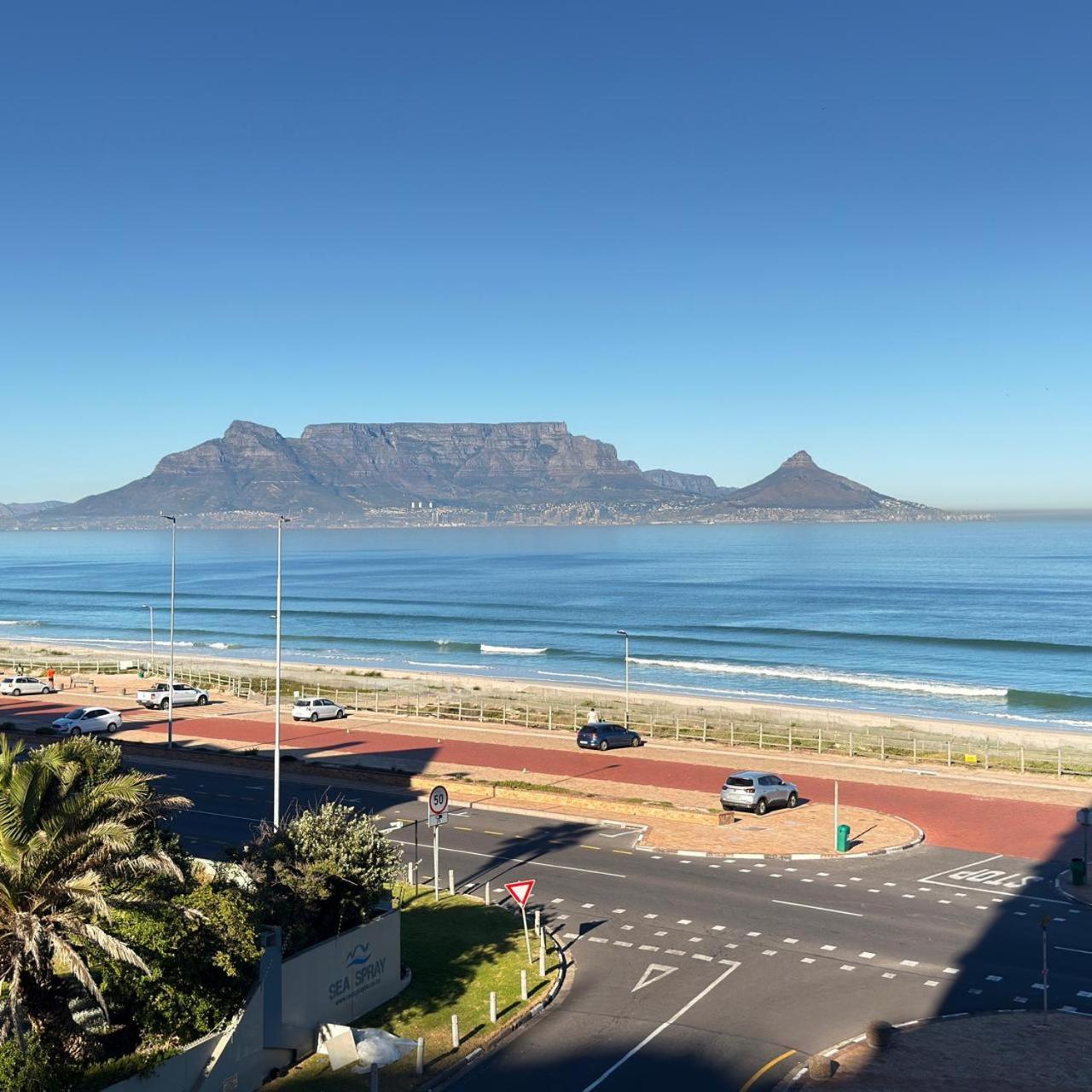 Beautiful 2 Bedroom With Ocean Views, Bloubergstrand Apartamento Cidade Do Cabo
